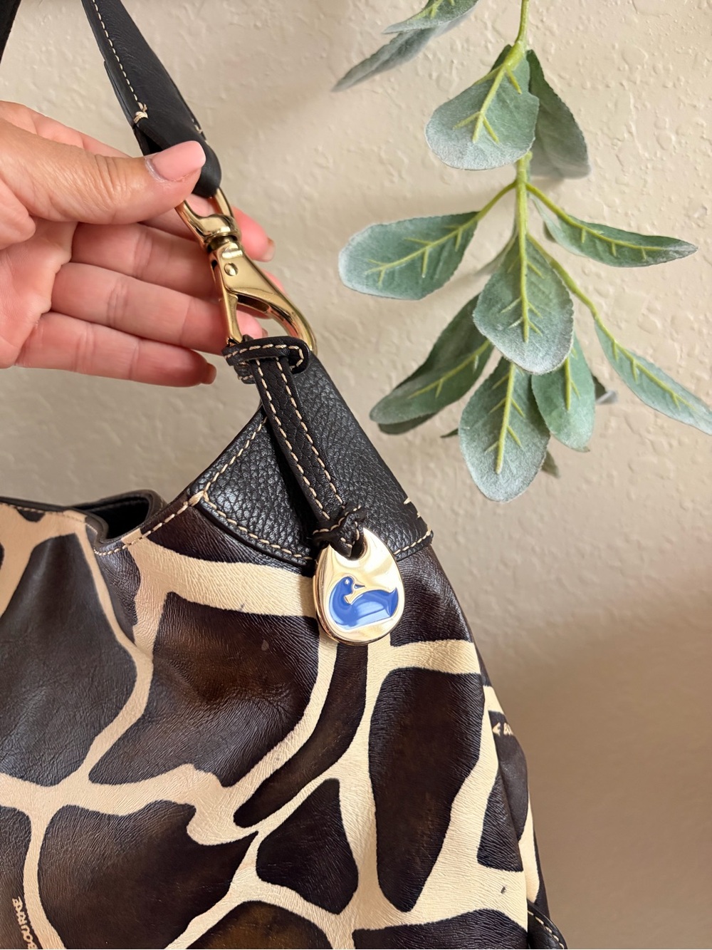 Dooney & Bourke Serengeti Giraffe Print Leather Hobo Shoulder Bag, Y2K Vintage - Picture 2 of 14